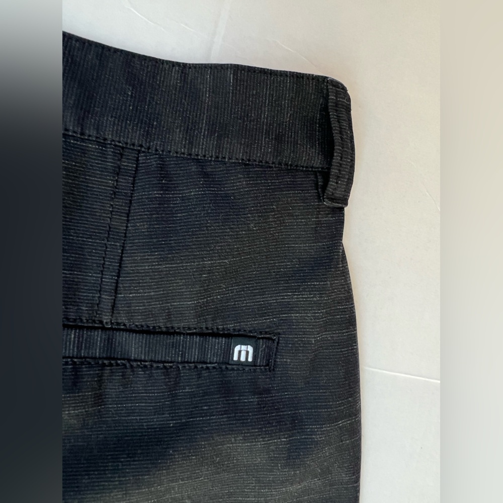 Travis Matthew Men's Black Golf Shorts NWOT Size 33 - Picture 9 of 12
